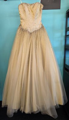 Size: 8    Brand: Night Moves