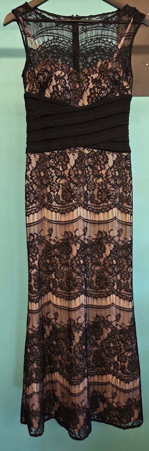 Size: 6   Brand: Betsy Adam