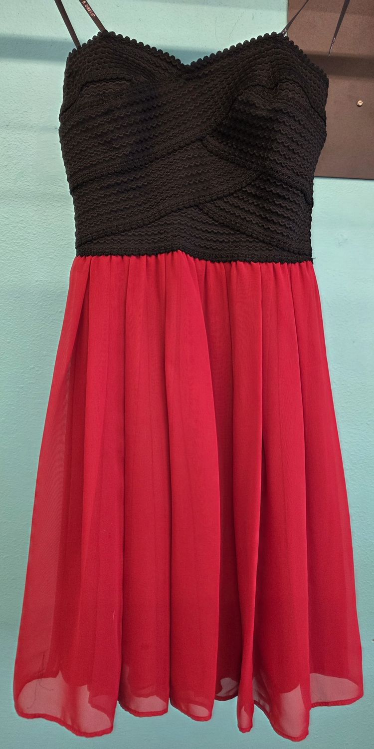 Size: 4    Brand: B. Darlin