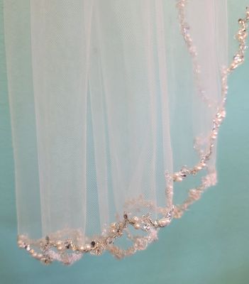 Veil, Ivory, Beaded Edge, Finger Tip Length