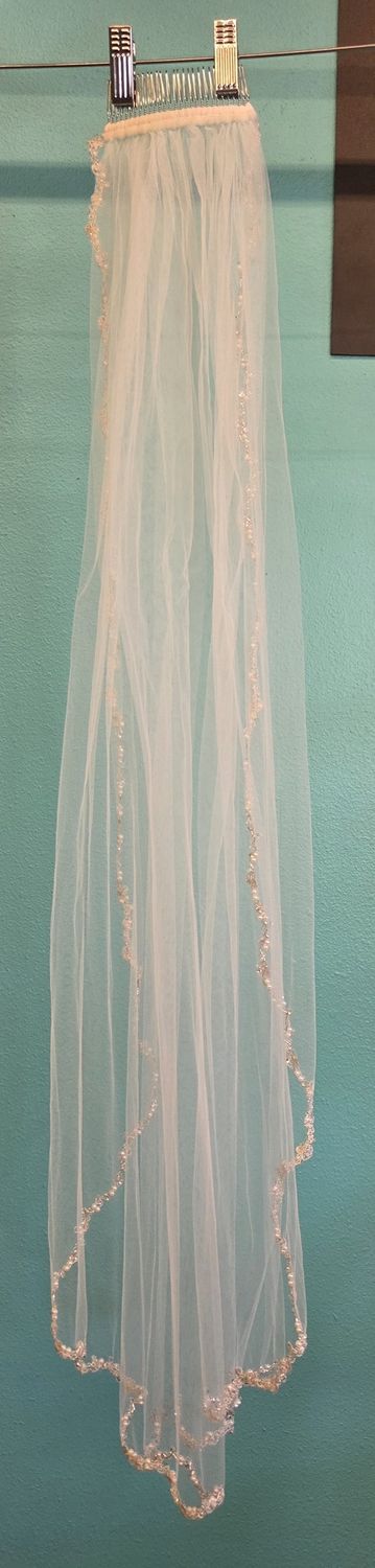 Veil, Ivory, Beaded Edge, Finger Tip Length