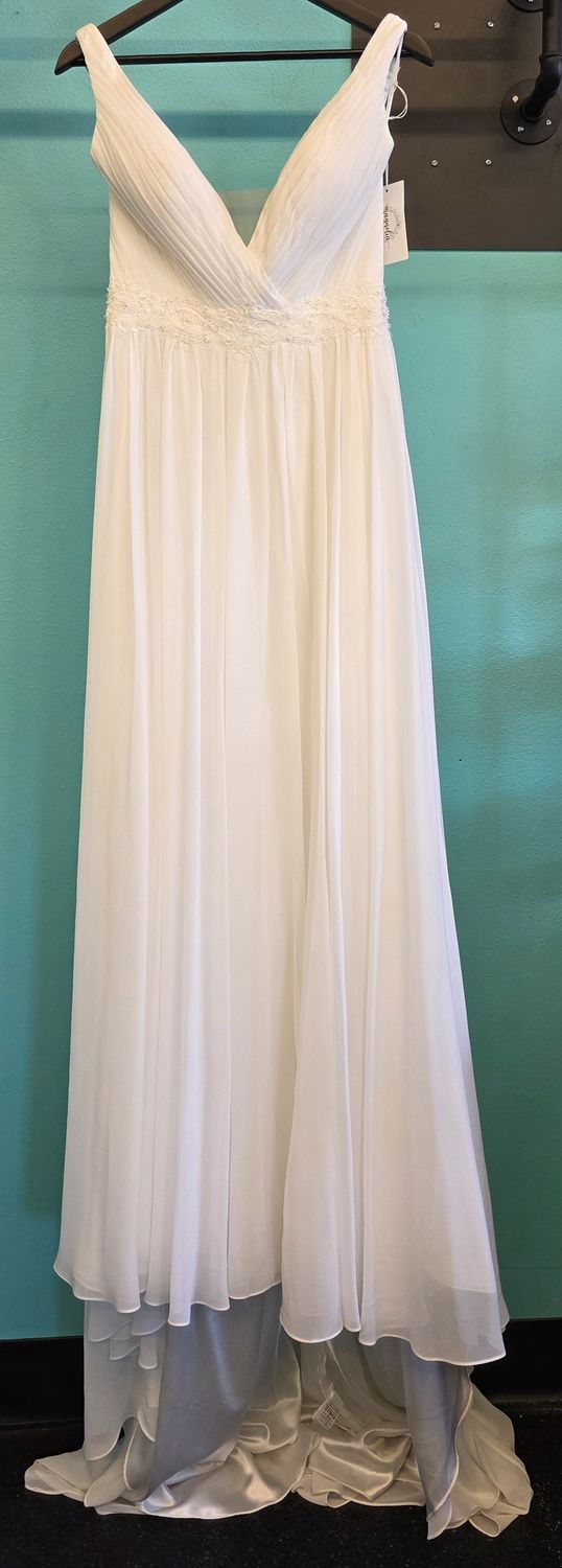 Size: 10    Brand: Magnolia Bride