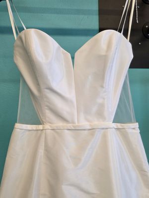 Size: 8    Brand: Nouvelle Amsale