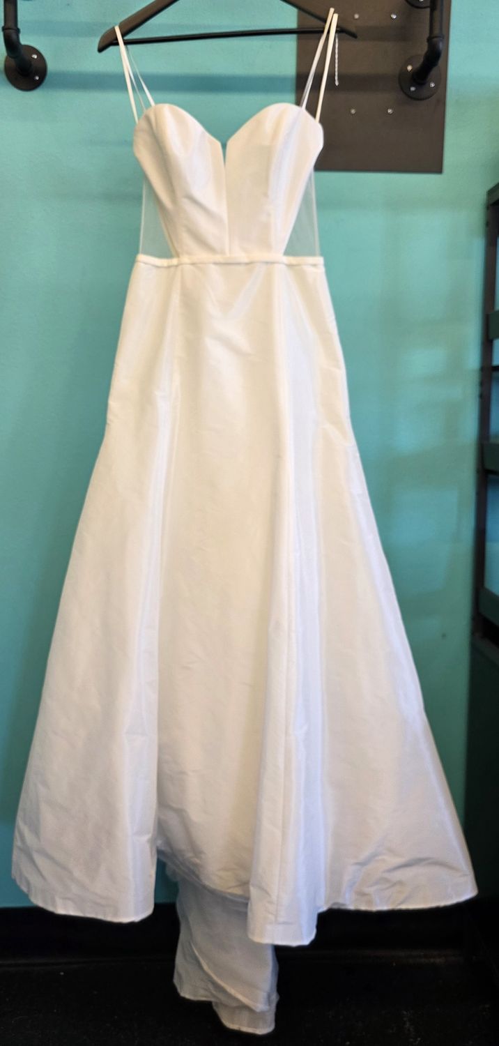 Size: 8    Brand: Nouvelle Amsale