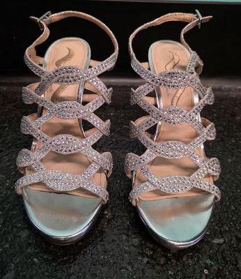 Size: 7   Brand: Nina
