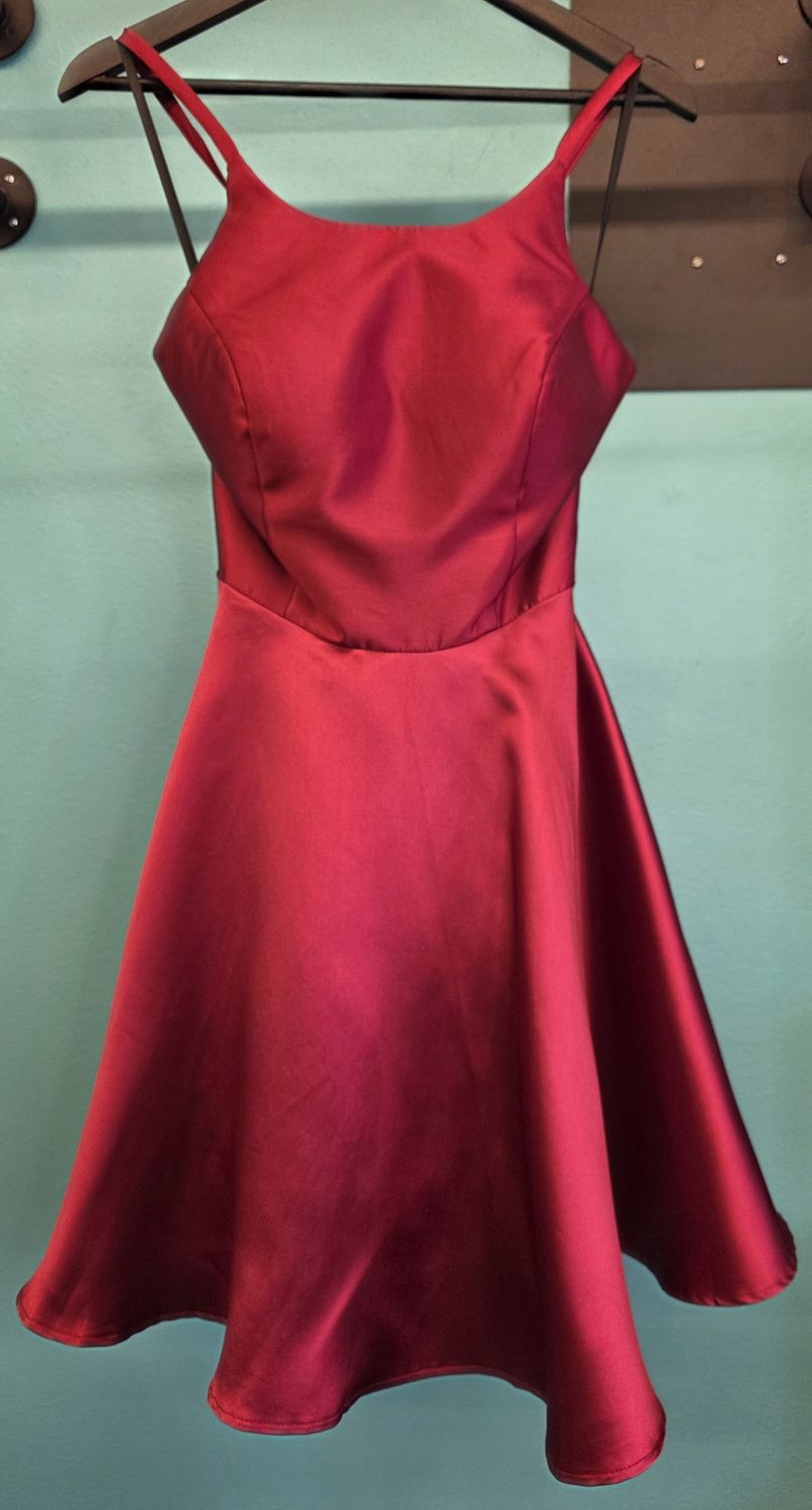 Size: 8    Brand: Alyce Paris