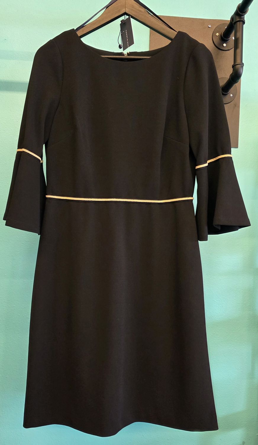 Size: 8    Brand: Tommy Hilfiger