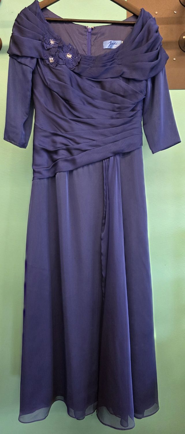 Size: 4     Brand: Jade