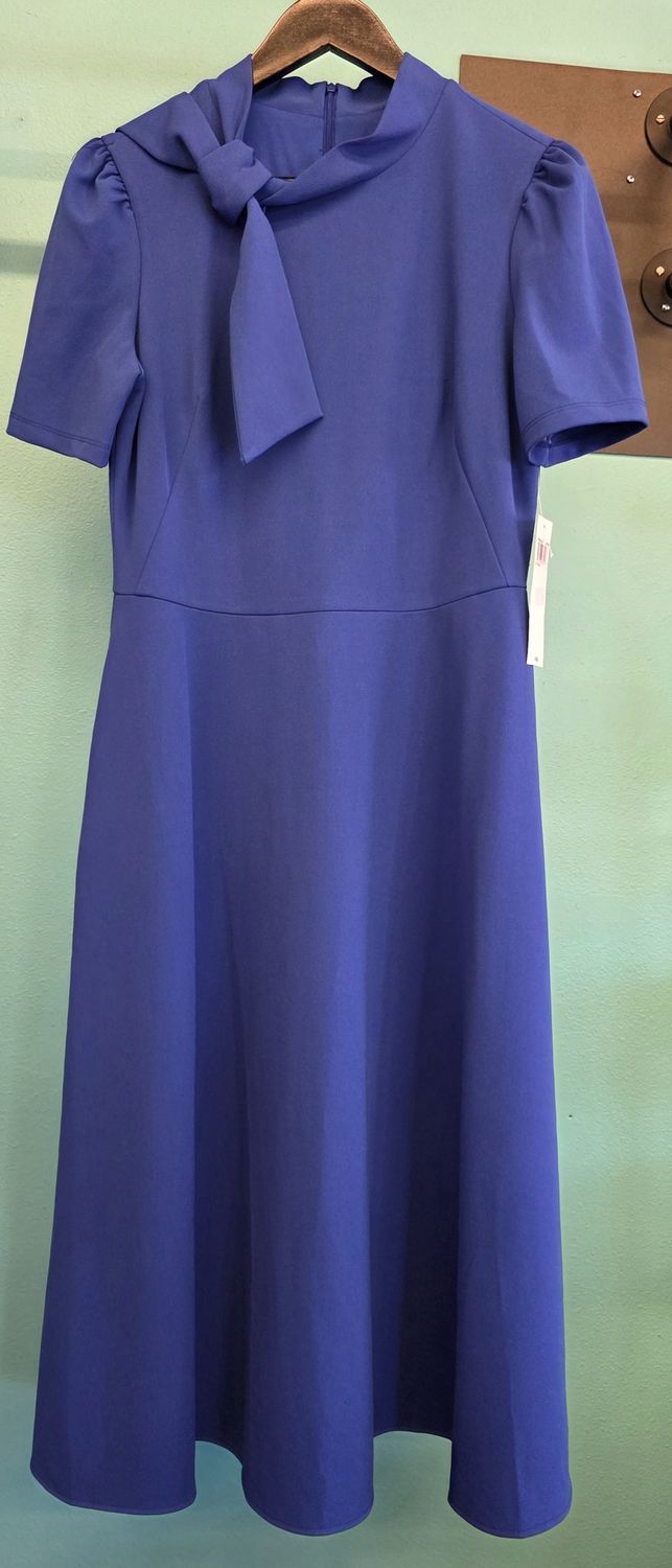 Size: 8    Brand: London Style Collection