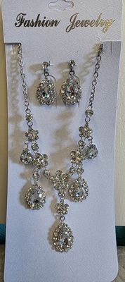 Necklace Set   Brand: Fashion Jewelry