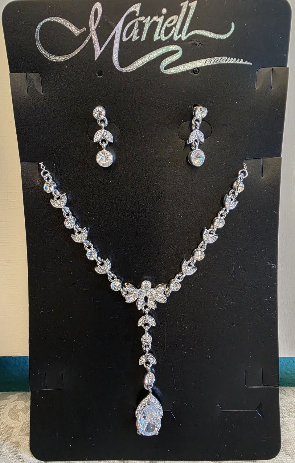 Silver Drop Set   Brand: Mariell