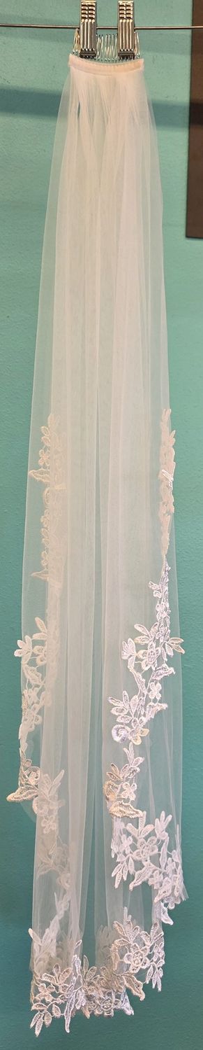 Ivory - Single Tier - Lace Edge - Veil