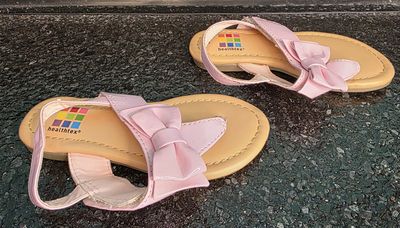 Size:  Toddler 8     Brand: healthtex
