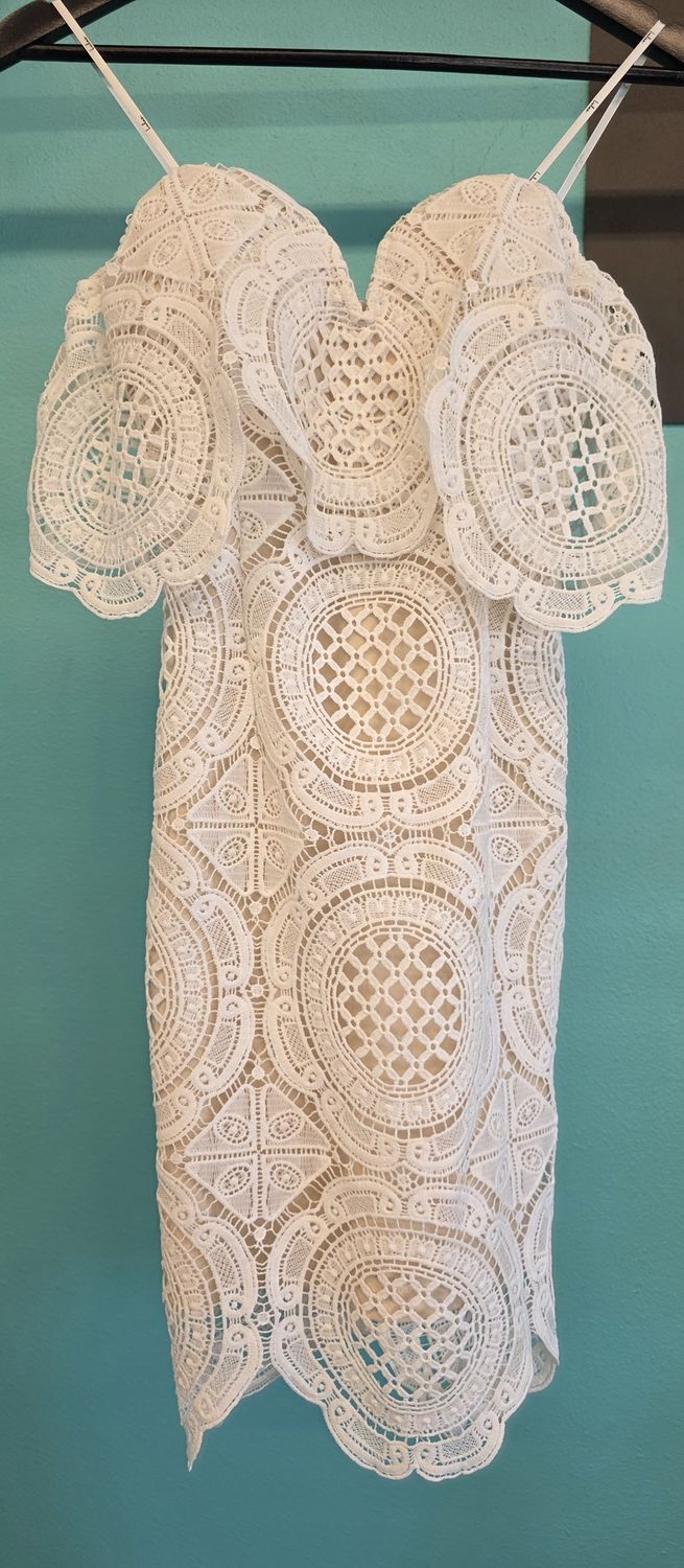 Size: S (4)   Brand: Lulus