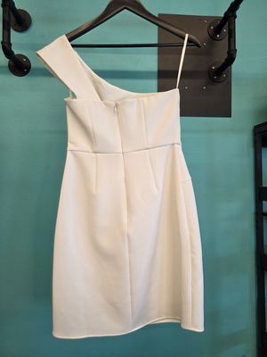 Size: 4    Brand: BCBG MAXAZRIA