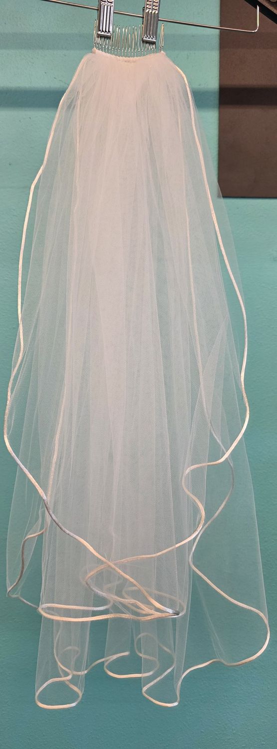 Ivory - Two Tier - Satin Edge - Shoulder Length