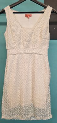 Size: M (6 ?)       Brand: Hale Bob Cabana