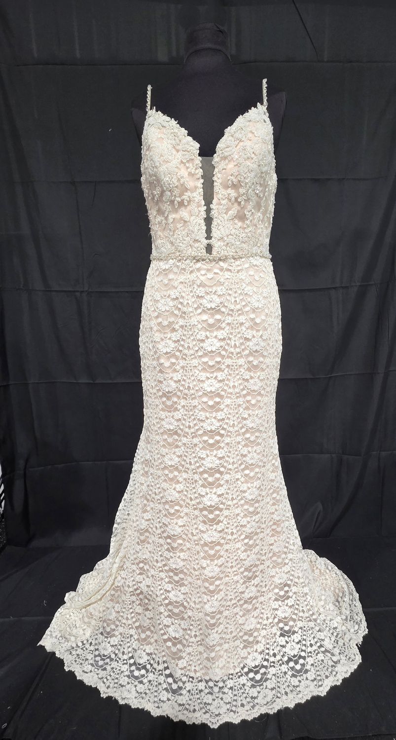 Size: 14    Brand: Mon Cheri