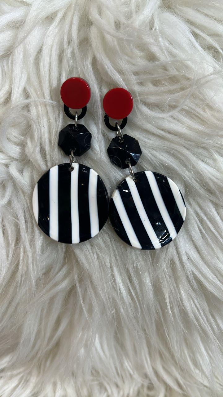 Pin earring 009