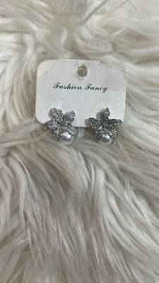 Pin earring 001