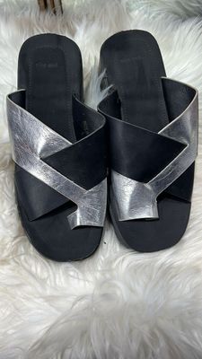 Black and silver slide 003