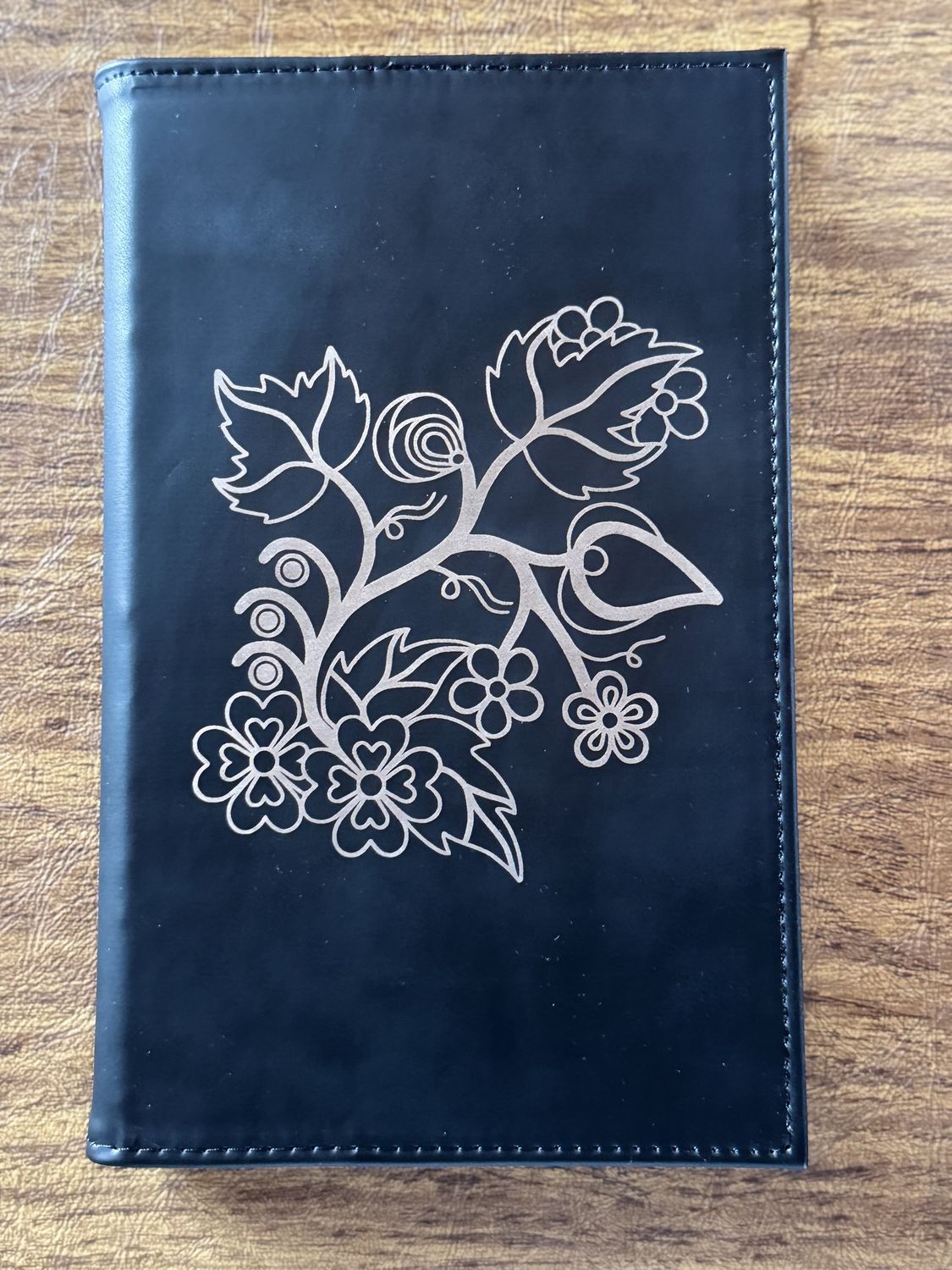 Waabigwanikaan floral notebook, Color: Black