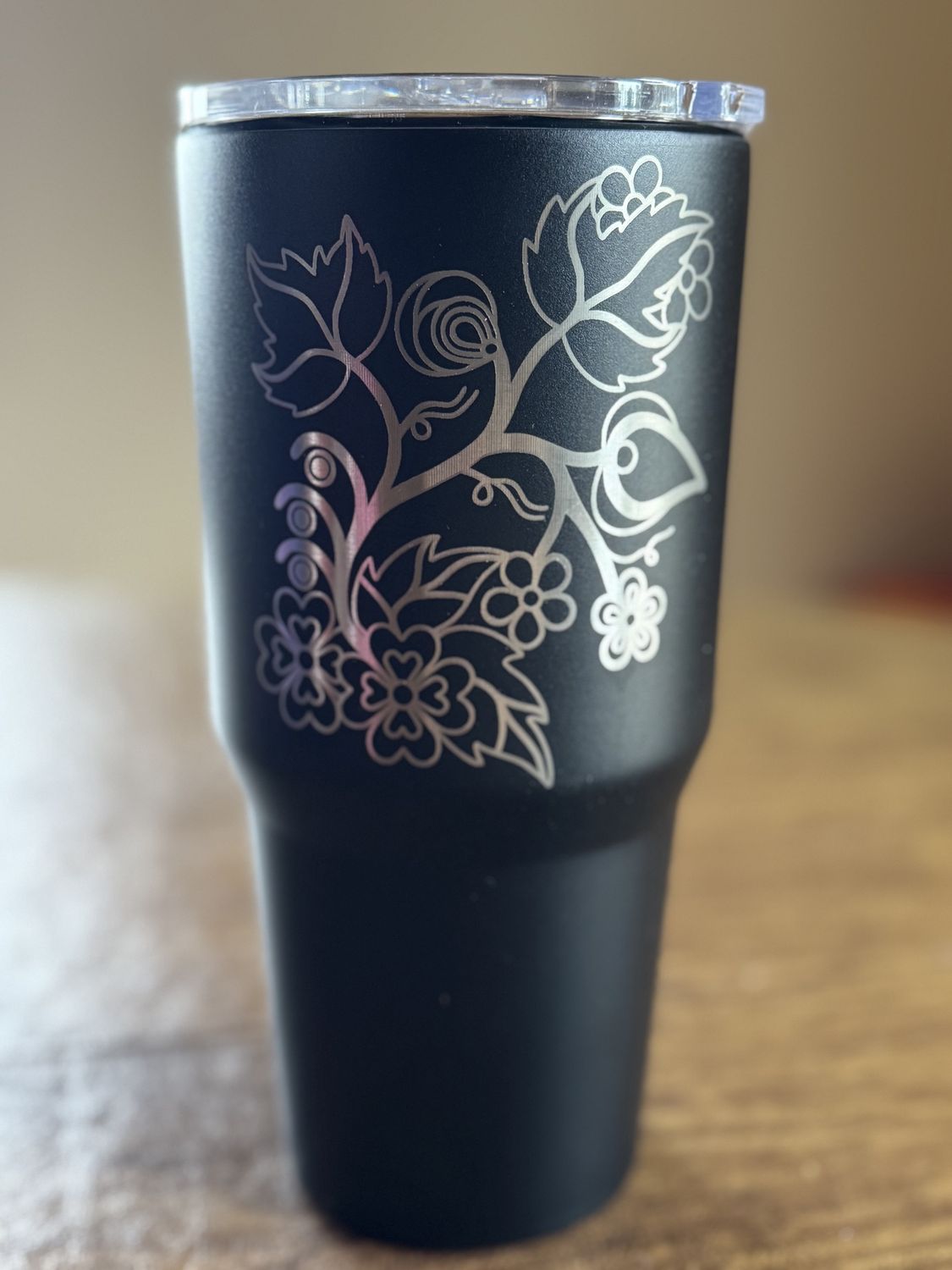 Waabigwanikaan floral tumbler, Color: Black