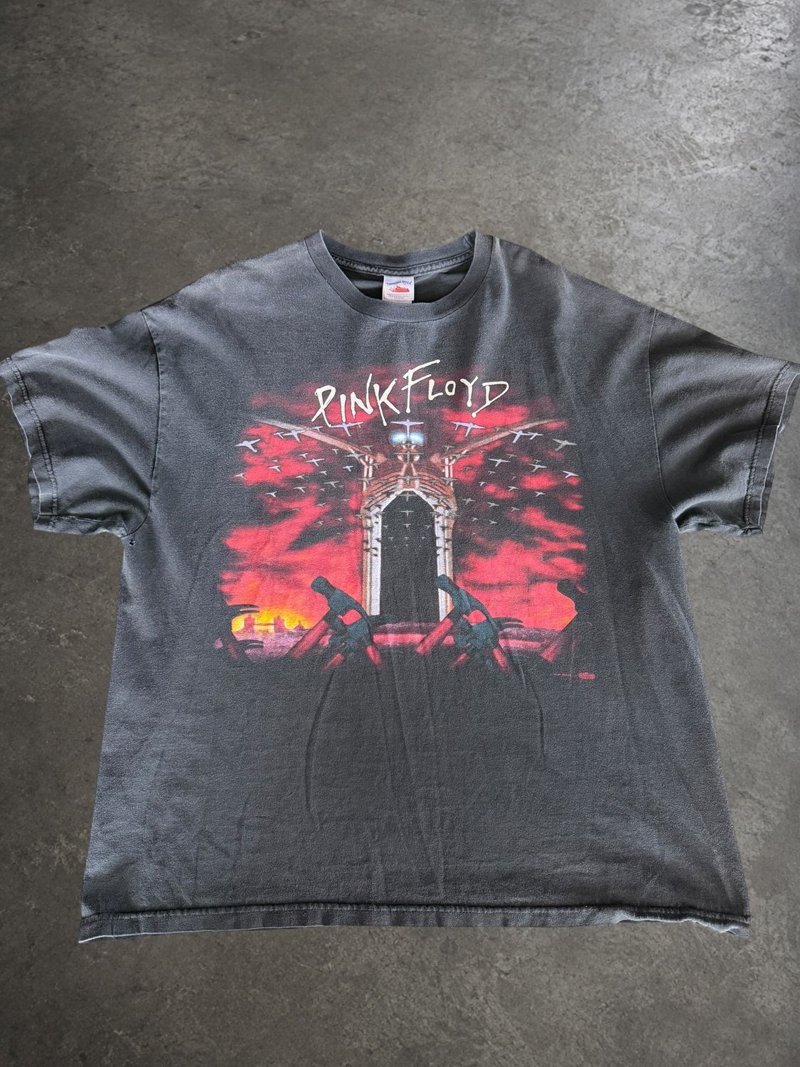 1997 Pink Floyd The Wall Band Tee