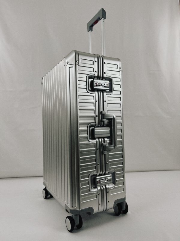 NFT by Feddeck – Aluminium-Reisekoffer L