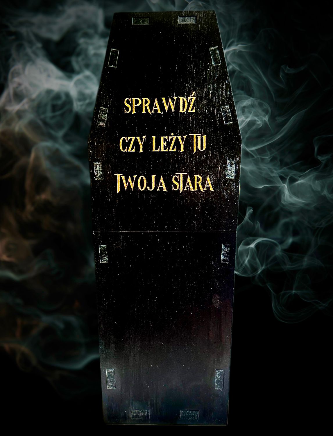 Wódka Stara Kurnwica W Trumnie 0,5l - Alkohole Regionalne Online | uroczysta.pl Wódka Stara Kurnwica W Trumnie 0,5l - Alkohole Regionalne Online | uroczysta.pl