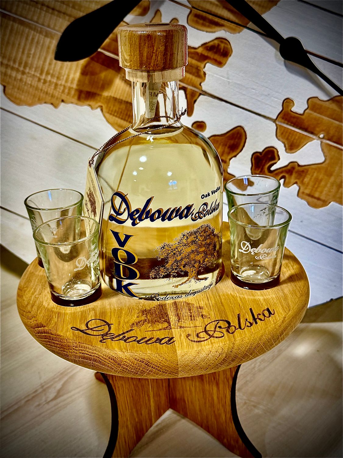 Wódka Dębowa Polska Stolik + 4 kieliszki 0,7l / 40%