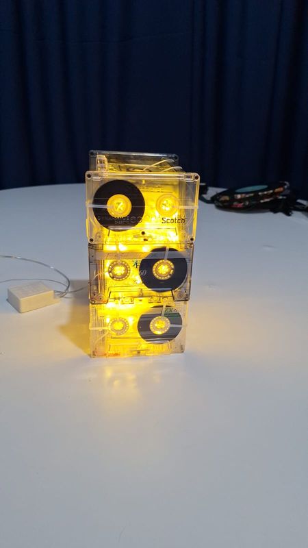 Luminária Sustentável em Fitas Cassete