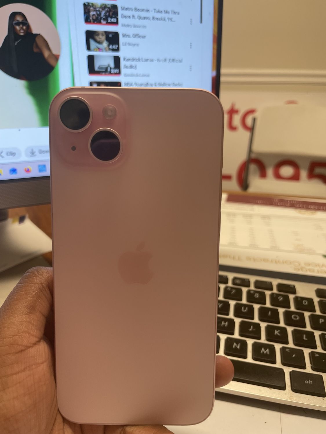 Pink Iphone 15 Plus