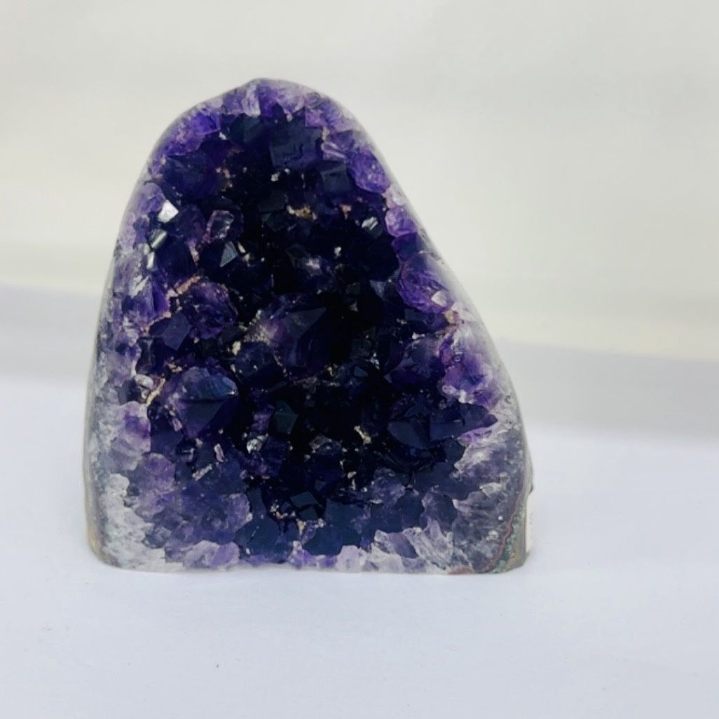 Amethyst Cutbase 715gm