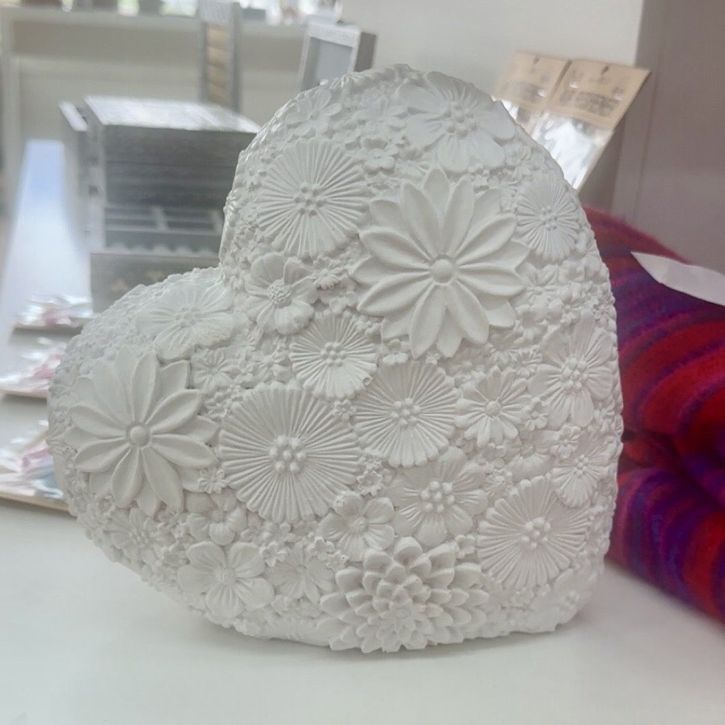 22cm White Floral Heart