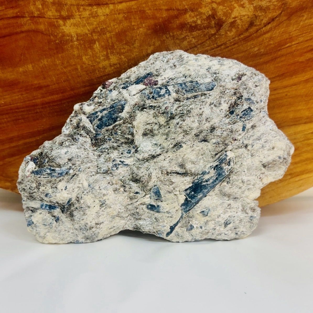 Kyanite 886gm