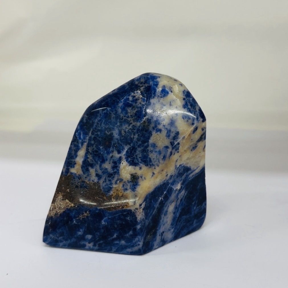 Sodalite polished 365g