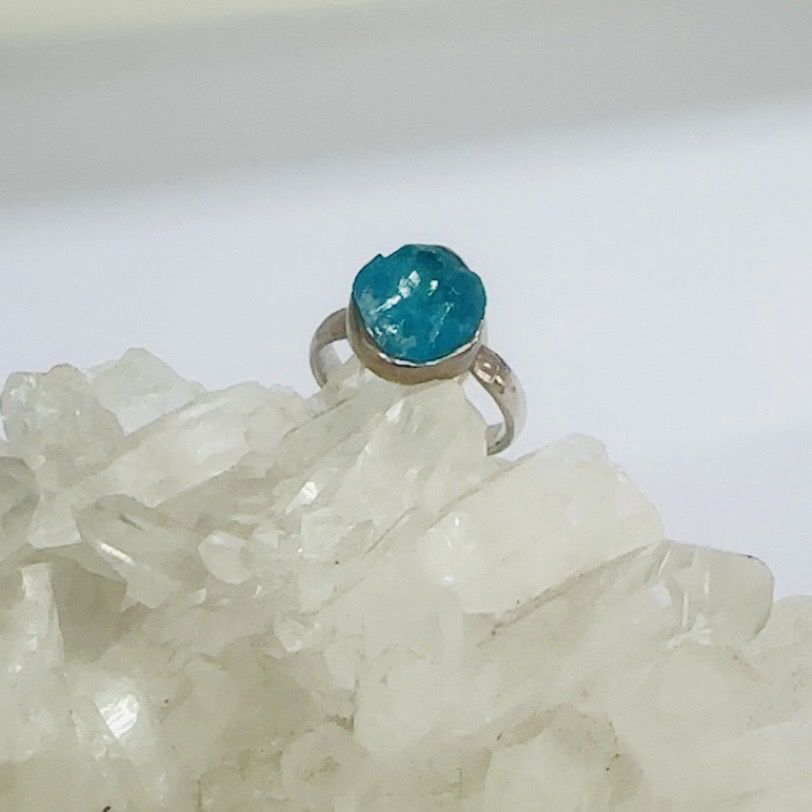 Blue Topaz Ring sz US 6.5