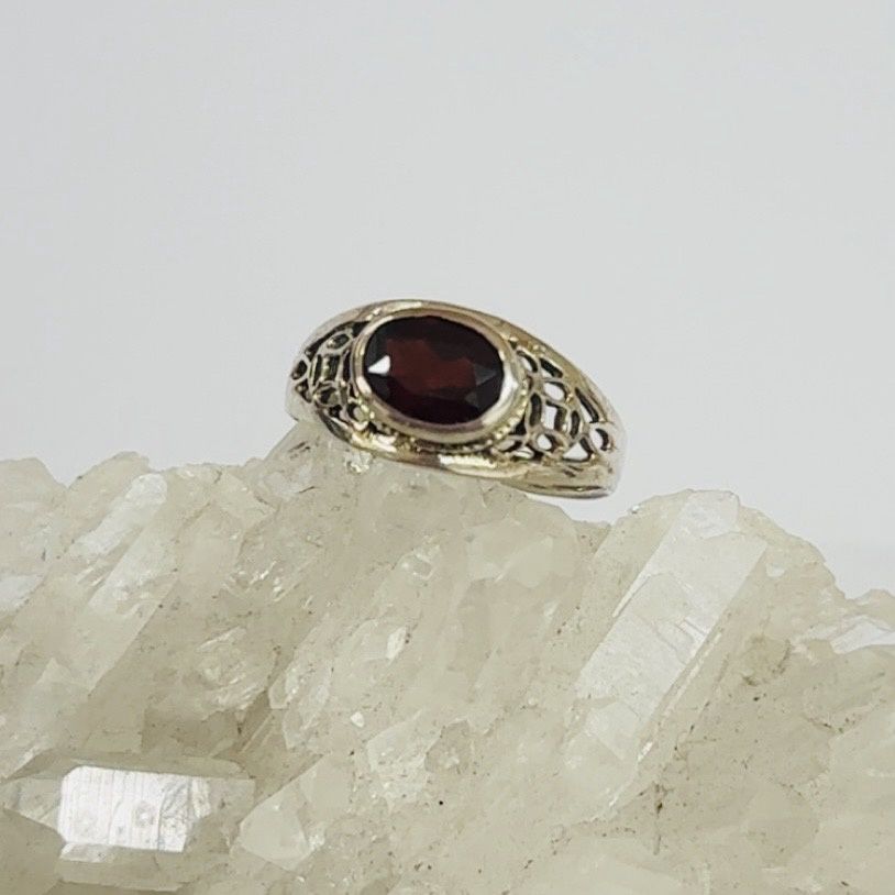 Garnet Faceted Oval Ring sz US 7.5