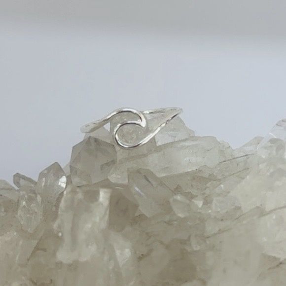 Single Wave Ring sz US10