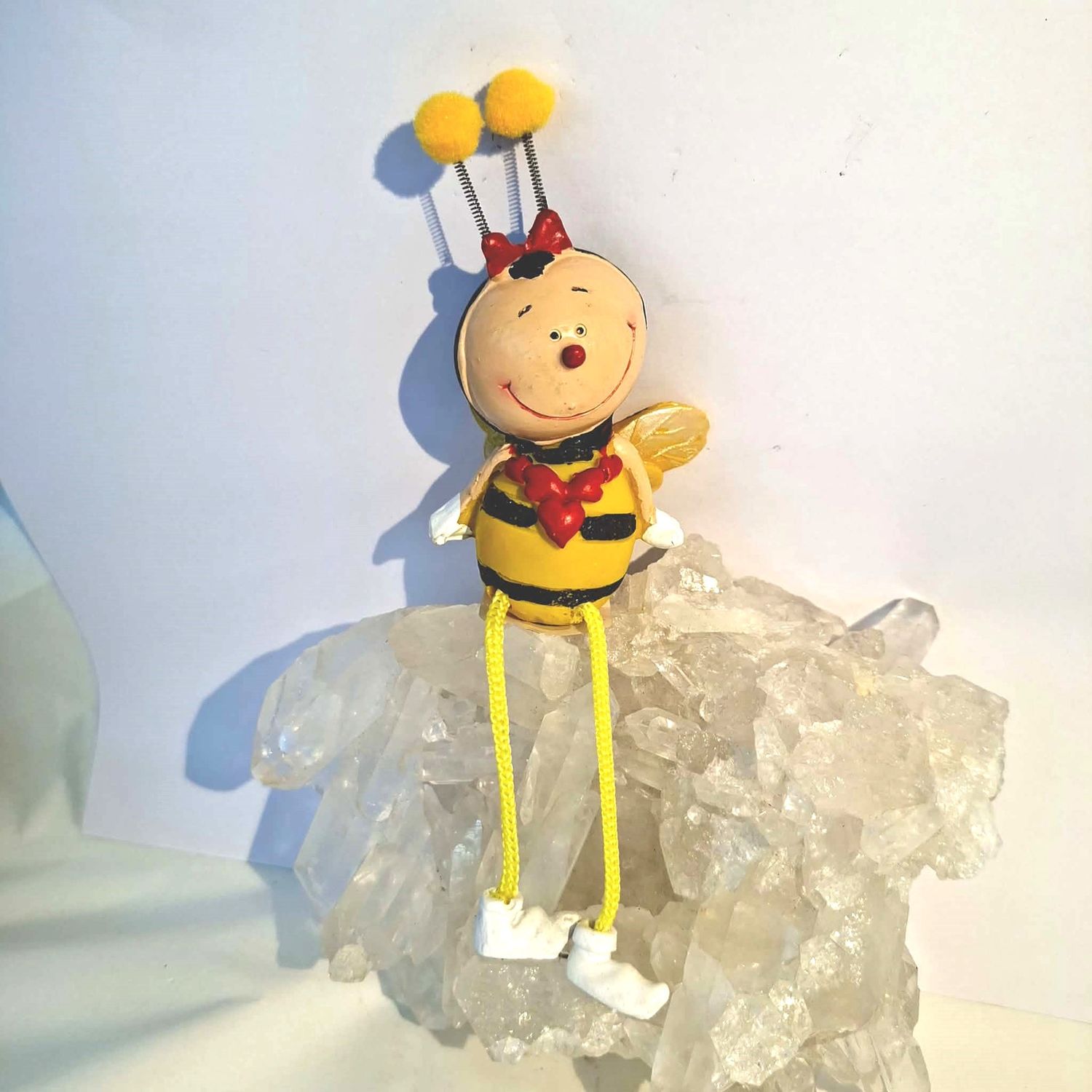 Shelf Sitter Bee with Hearts