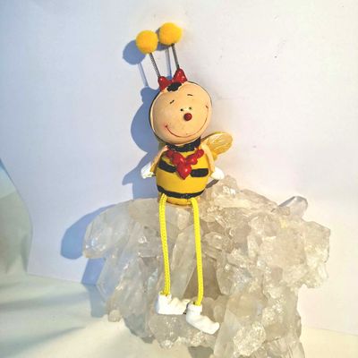 Shelf Sitter Bee with Hearts