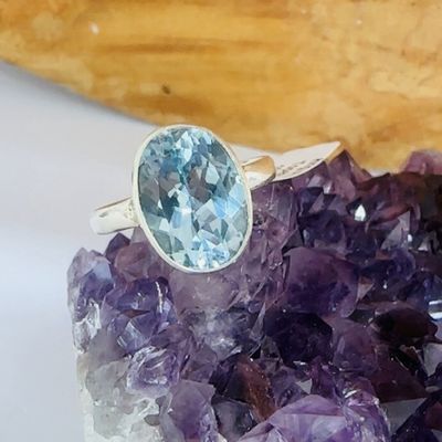 Blue Topaz Rign sz US8.5