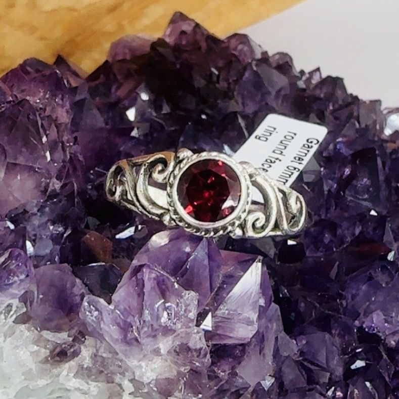 Garnet Round Ring sz US 10