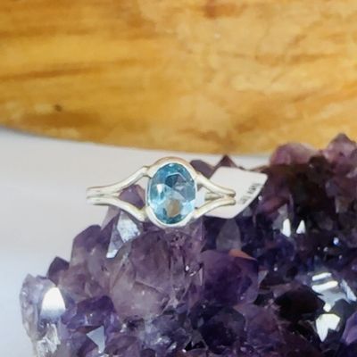Blue Topaz Ring sz US 8