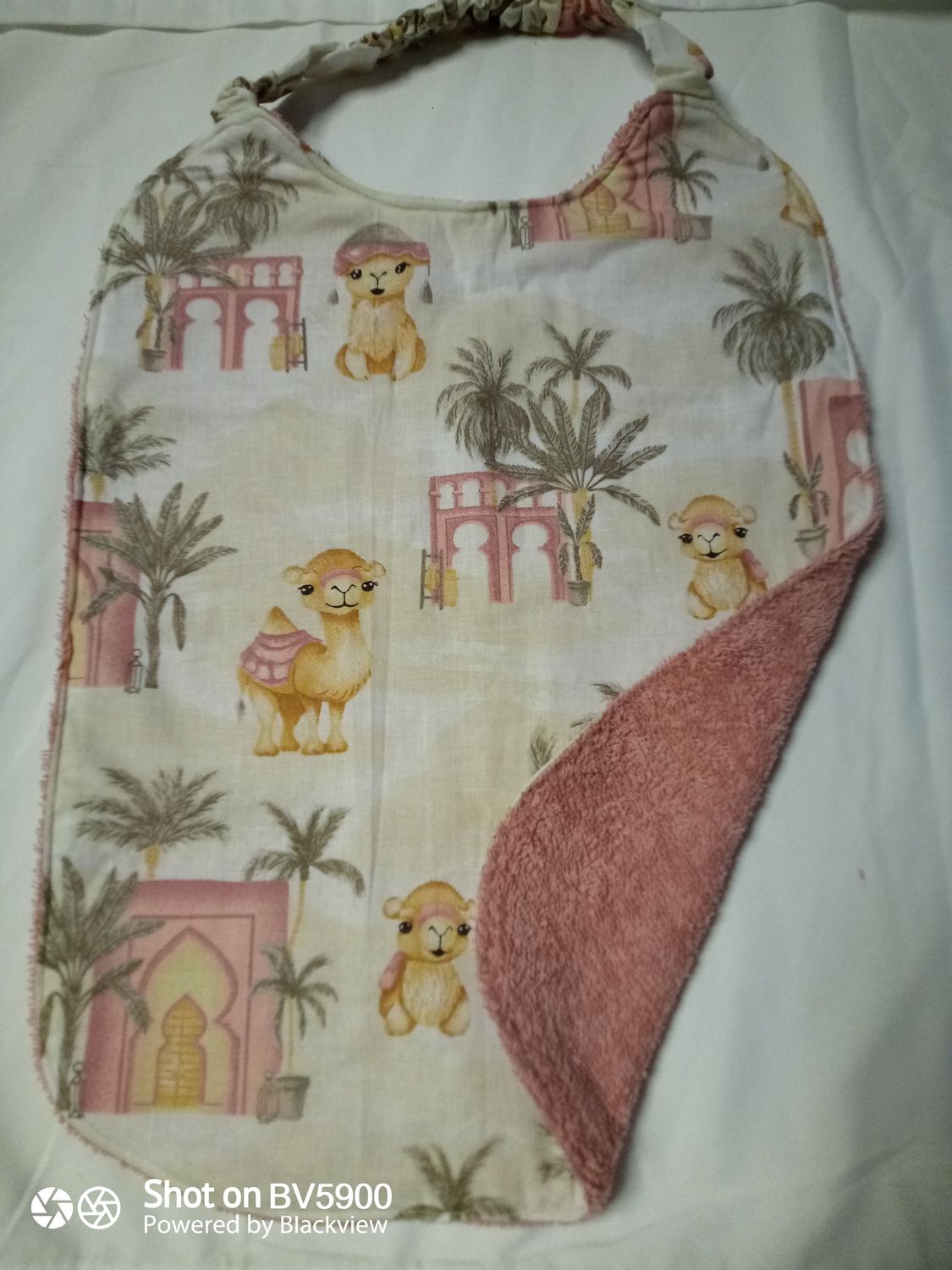 Bavoir avec élastique (vieux rose)