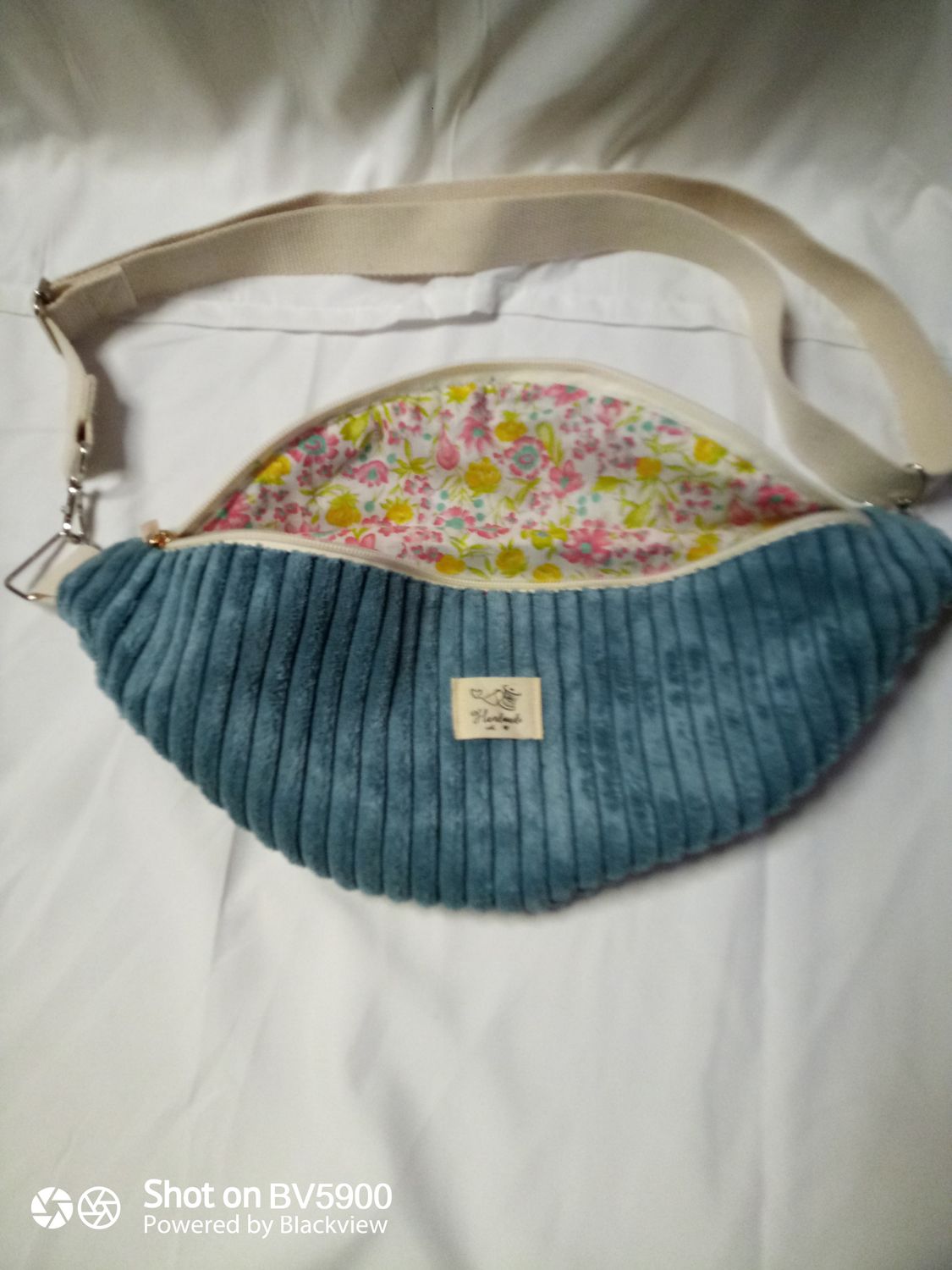 Sac banane en velours gris bleu