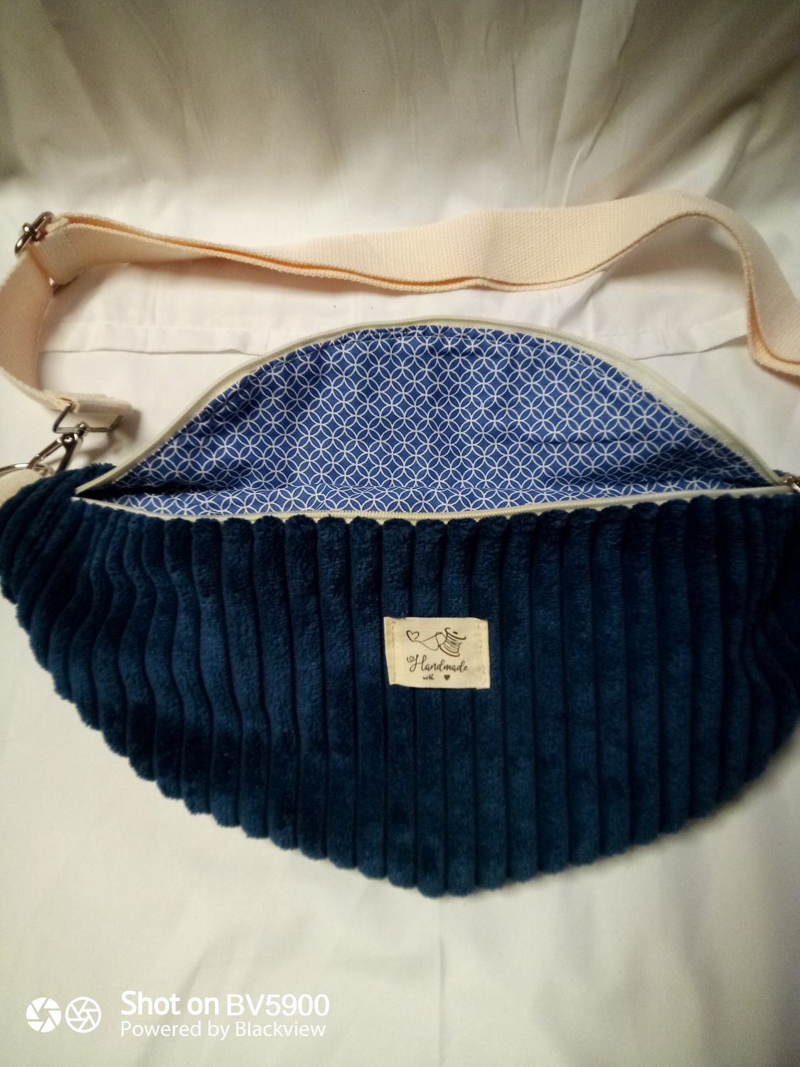 Sac banane en velours bleu foncé