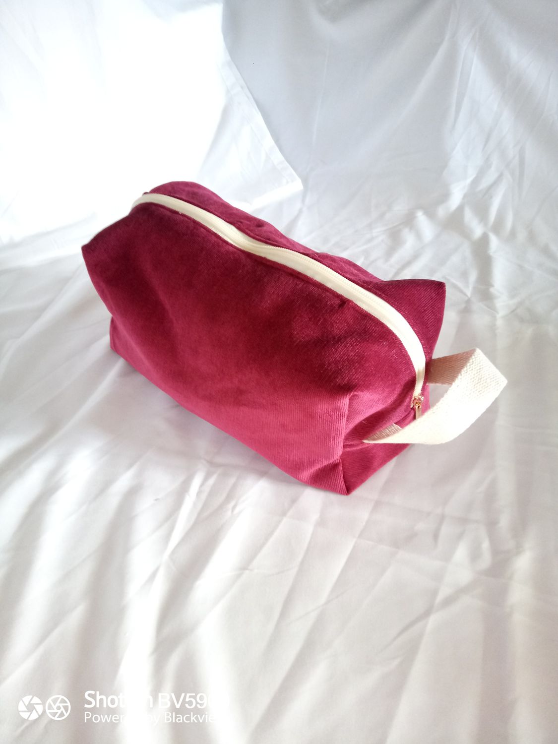 Trousse de toilette (velours rouge foncé)