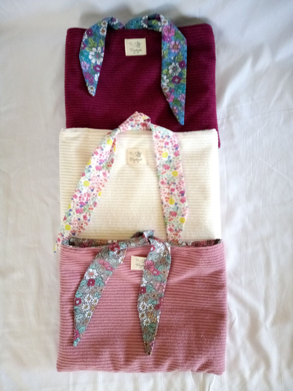 pochette à livre rose foncé